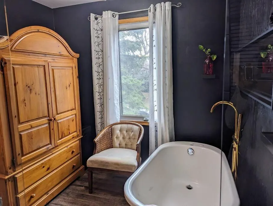 The Gwen - Gym Sauna Hot Tub Winnipeg Canada